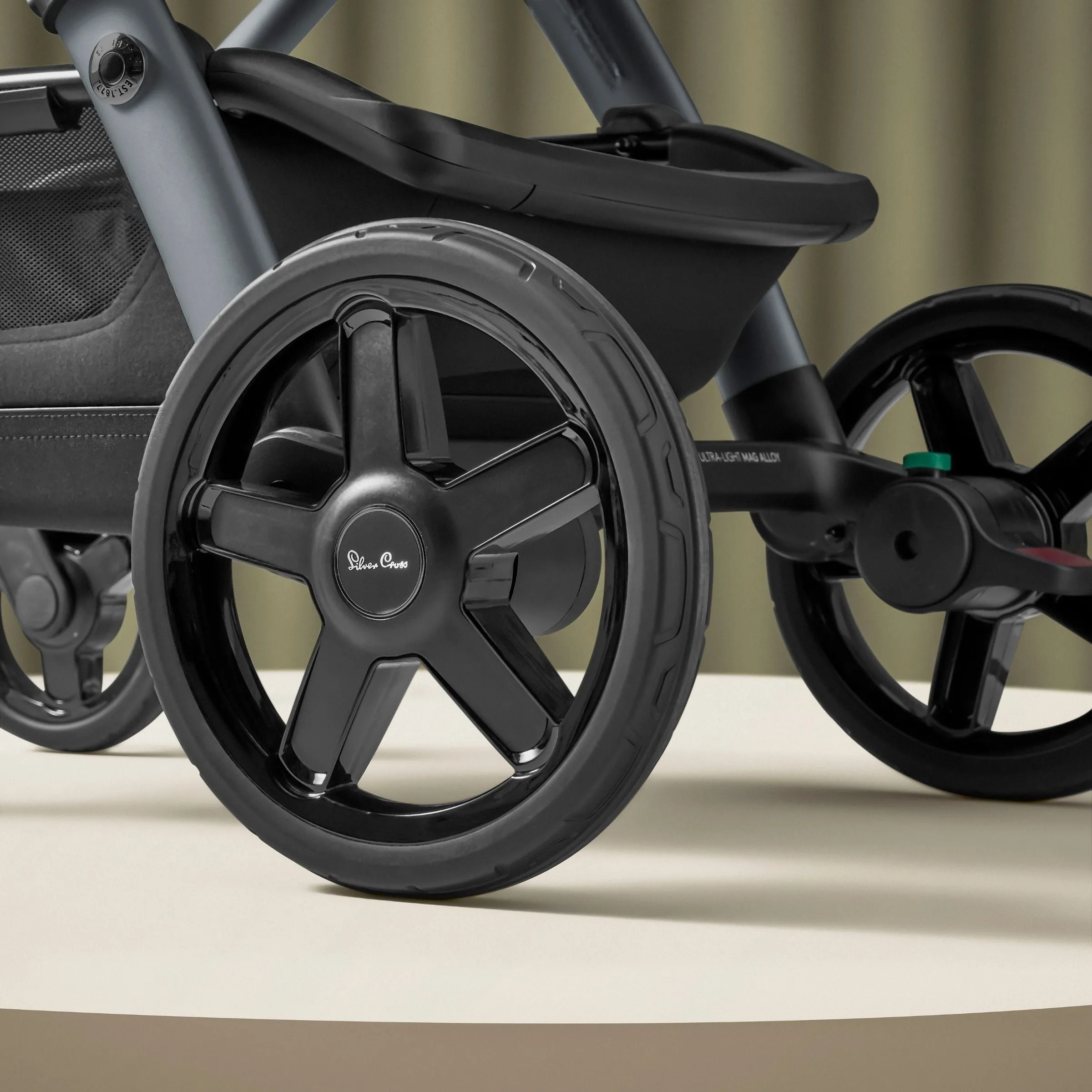 Silver Cross Wave Stroller   Nuna Pipa RX Travel System